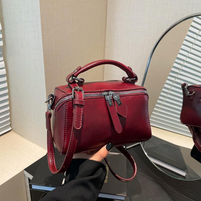 High-end Niche Bag Women's Retro New Fashion Messenger Bag Women's Portable Pillow Bag