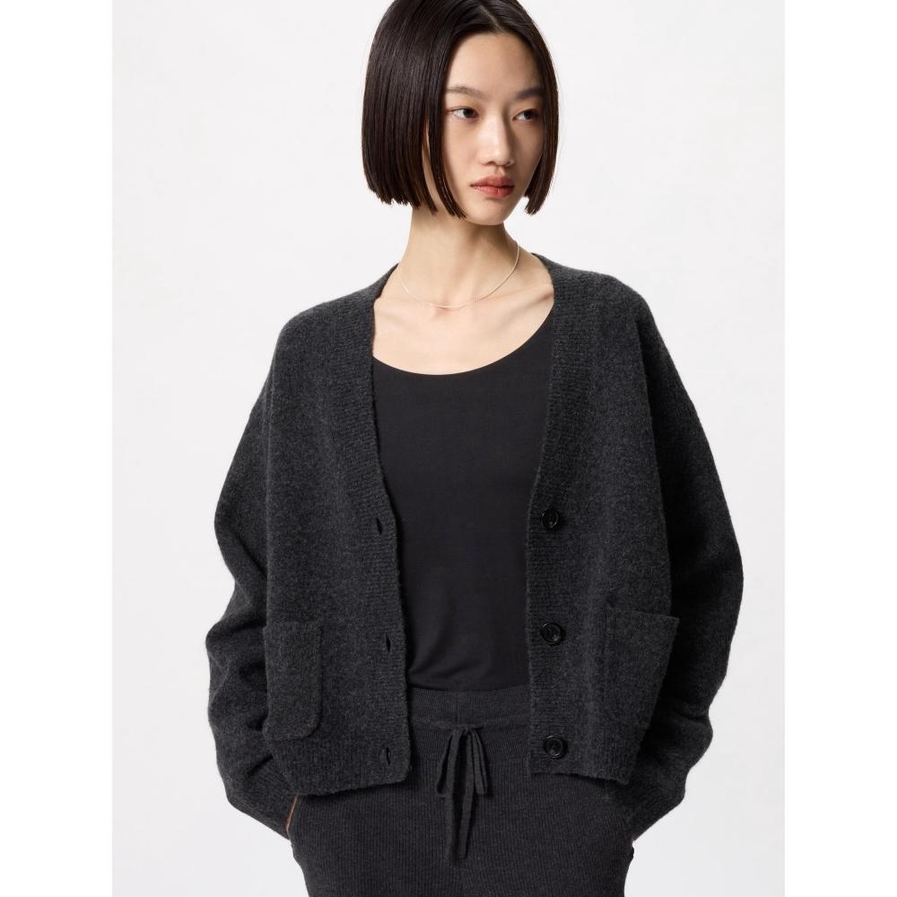 Uniqlo HeaT Tech U Neck T  parT 8 