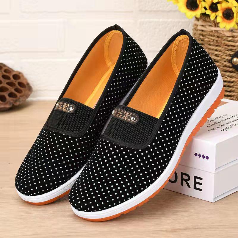 Весенне-осенние тканевые туфли для женщин в старом пекинском стиле удобные туфли на плоской подошве для мам повседневные тканевые туфли для среднего и пожилого возраста 40 1170₽