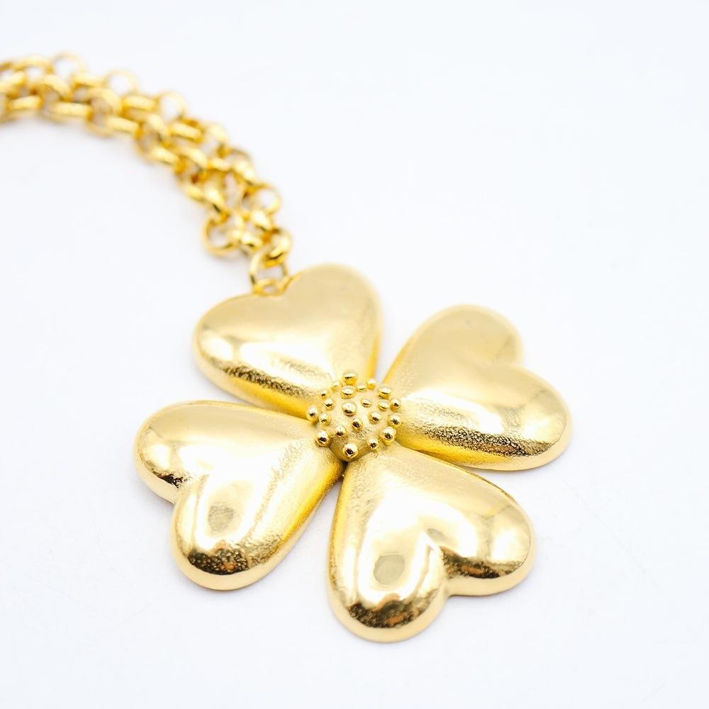 

Fashion Clover Necklace Pendant Wind Niche Versatile Sweet Fresh Retro Eyes Lips
