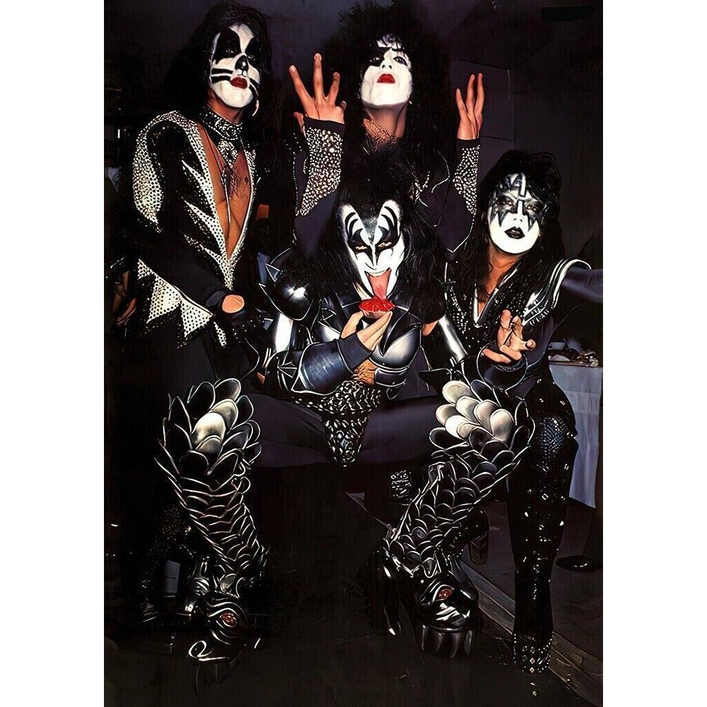 Tapestry KISS kiss band rock band vintage 75x100 чёрный