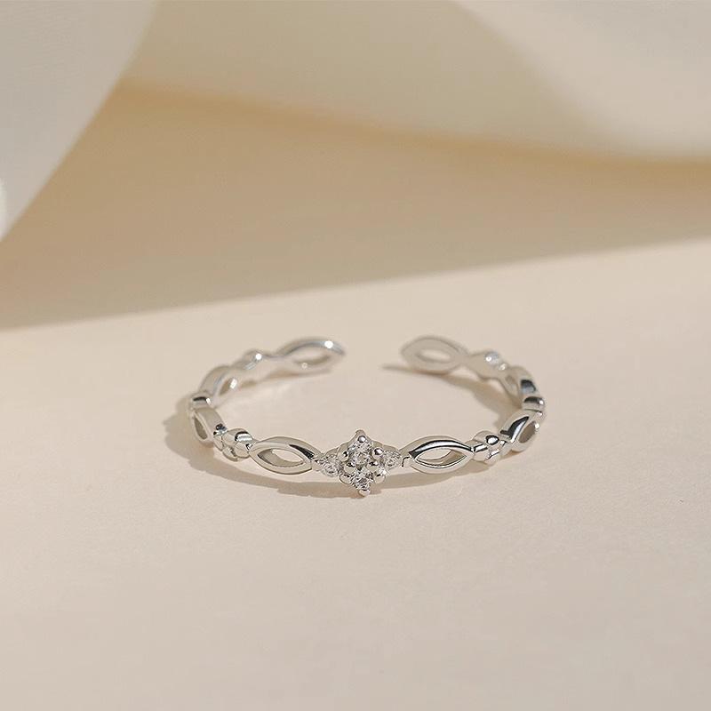 

Simple Four Leaf Clover Ring Women Fashionable Minimalist Commute Cubic Zirconia Open Adjustable Band opening adjustable