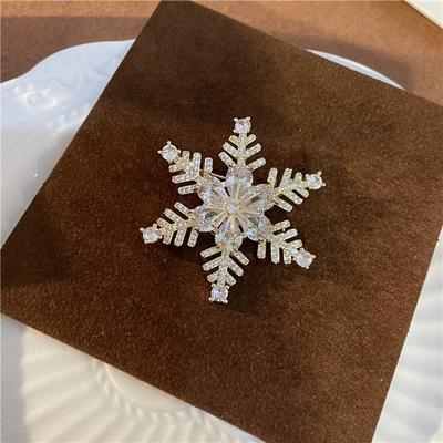 Broches Pins Exquis Femmes Filles Classique Flocons de Neige Strass Petite Taille Délicat Brillant Boutique Badges Accessoires