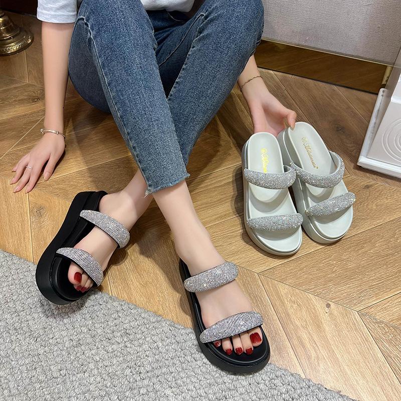 Muffin Thick Bottom Two Horizontal Diamond Belt Outside Wearing Cool Slippers Women's 2025 Summer New Korean Version Fashion Casual One-word Drag