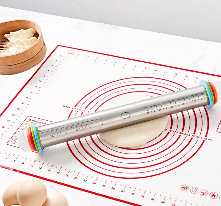 Nastavitelný nepřilnavý nerezový váleček se stupnicí na pečení