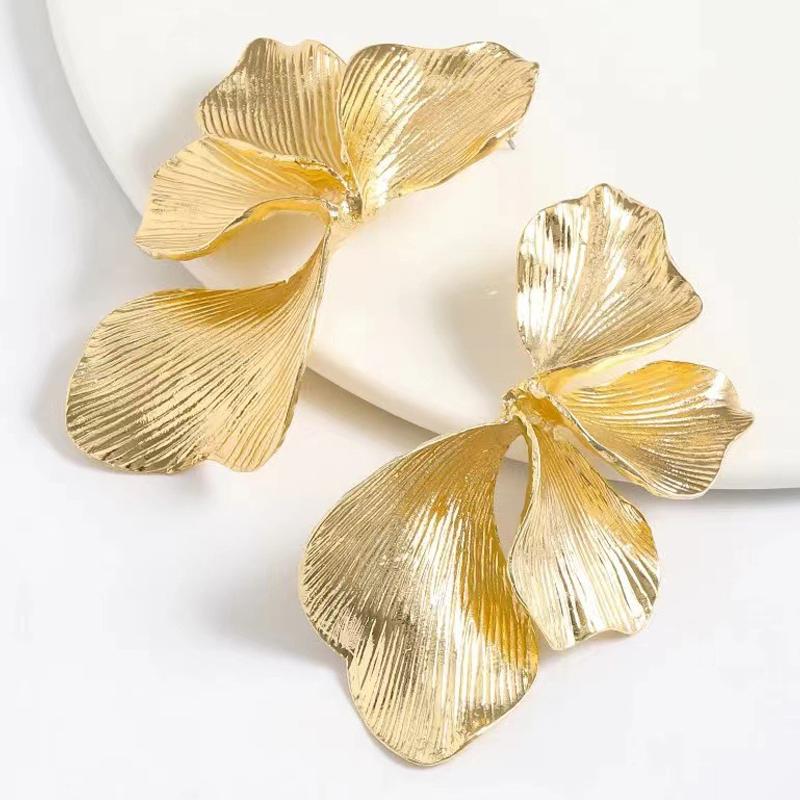 Vintage Metal Flower Post Earrings For Women Large Gold Color Textured Petal Party Accessories Fashion Jewelry Gift