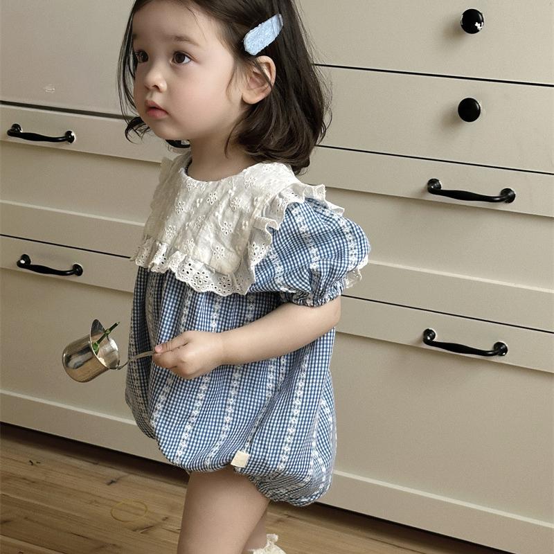 Sommer Dünn Neugeborene Mädchen Säugling Karomuster Spitze Revers Kurzarm Baumwolle Body Mädchen Baby Lässig Komfort Locker Strampler