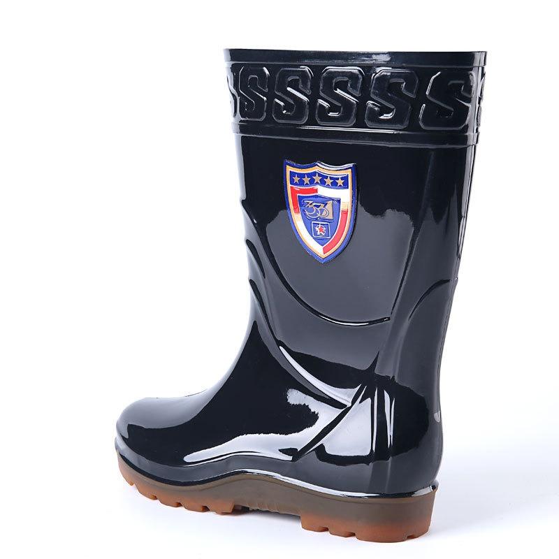 3 Men's medium rain boots 11 Industrial and mining anti-skid labor insurance medium rain shoes three-proof new direct sales
