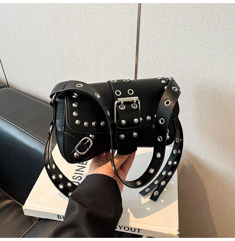 

Fashion trend rivet underarm bag women s 2025 new high-end retro shoulder bag French niche commuter bag чорний