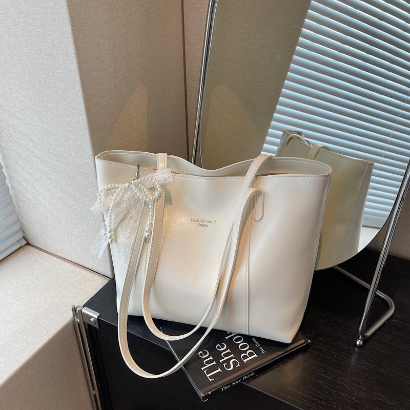 Retro Big Bag Women's New Trendy Niche Design Shoulder Bag Large Capacity Commuter Extra Large Bag