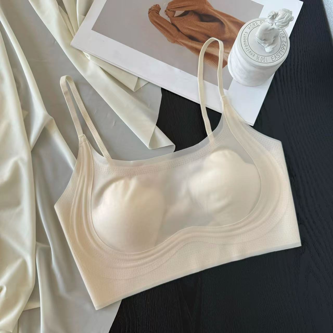 

Ice skin women s thin big breasts show small summer ultra-thin paper rabbit ear cup seamless bra cover explosion L recommends 50-65kg