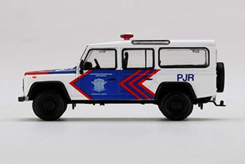 TrueScale Miniatures MINI GT 164 Land Rover Defender 110 Korlantas Indonesian National Traffic Police (Right-hand Drive) Indonesia Exclusive Finished