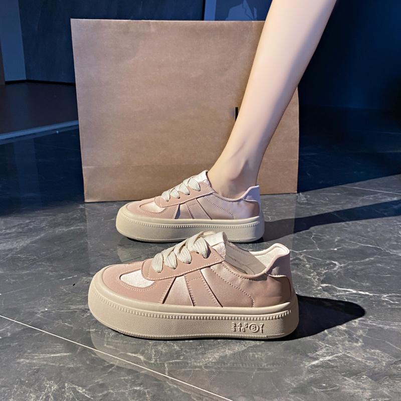 Neue Damen-Modeschuhe mit gekreuzten Riemen, dicker Sohle und Plateau, Frühling und Sommer, flache, bequeme, lässige Lauf-Sneaker