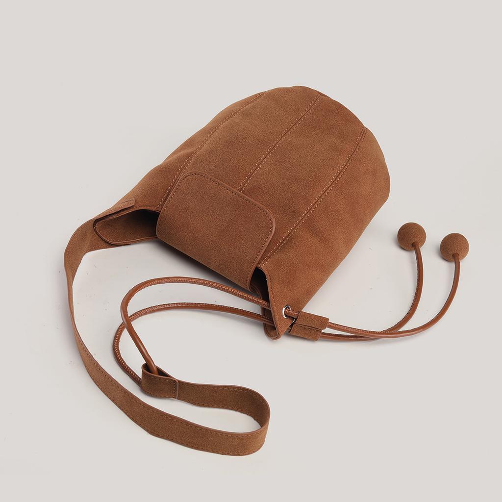 Handheld Water Bucket Bag with Seamless Texture - Everyday Single-shoulder Crossbody Bag
