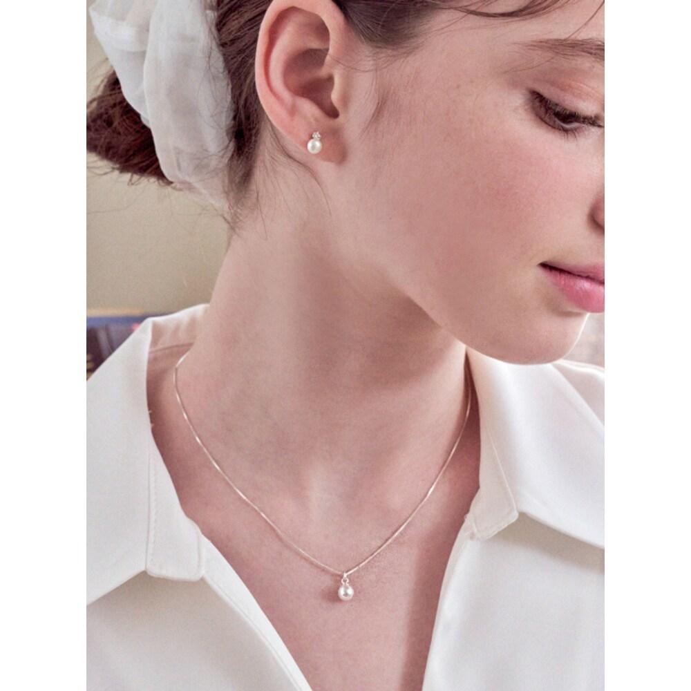 

Flowing Pearl Necklace