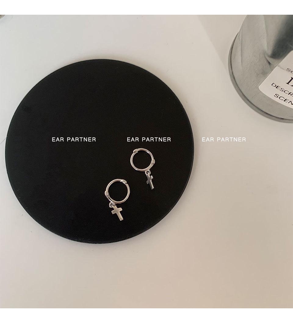 

Сережки зі зіркою та хрестом зі срібла S925: Елегантний і універсальний гонконгський стиль