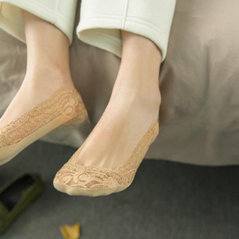Ladies' Summer Seamless Lace Silicone Anti Slip Shallow Mouth Invisible Boat Socks