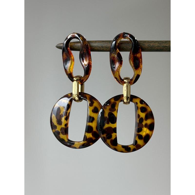 Orecchini a bottone geometrici rotondi con stampa leopardata in resina e pelle con ago d'argento moda autunno e inverno orecchini di nicchia di alta gamma da donna