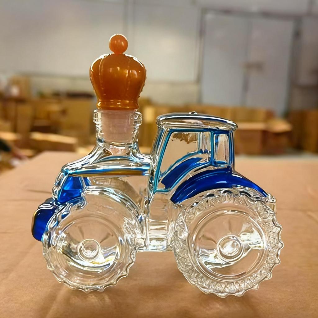 Tractor Shape Glass Decanter, Empty Whiskey Bottle for Wine Vodka, Unique Gift for Men Dad Farmers, Birthday Christmas Party