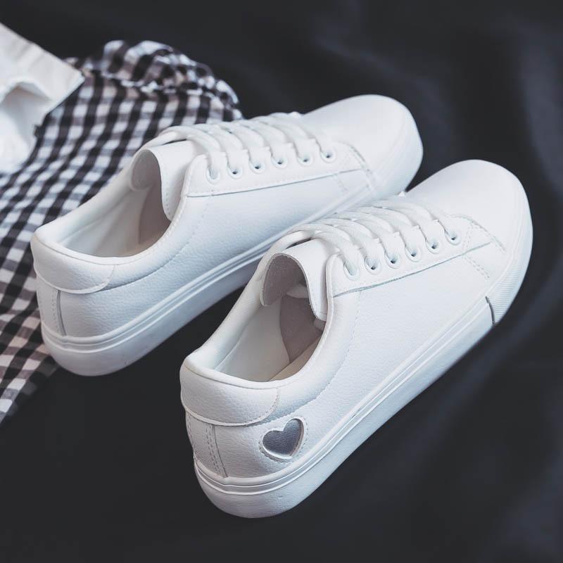 

Великого розміру біле взуття жіноче весняно-осіннє нове жіноче взуття студентське на пласкій підошві модне взуття універсальне весняно-осіннє спортивне та 43 срібний