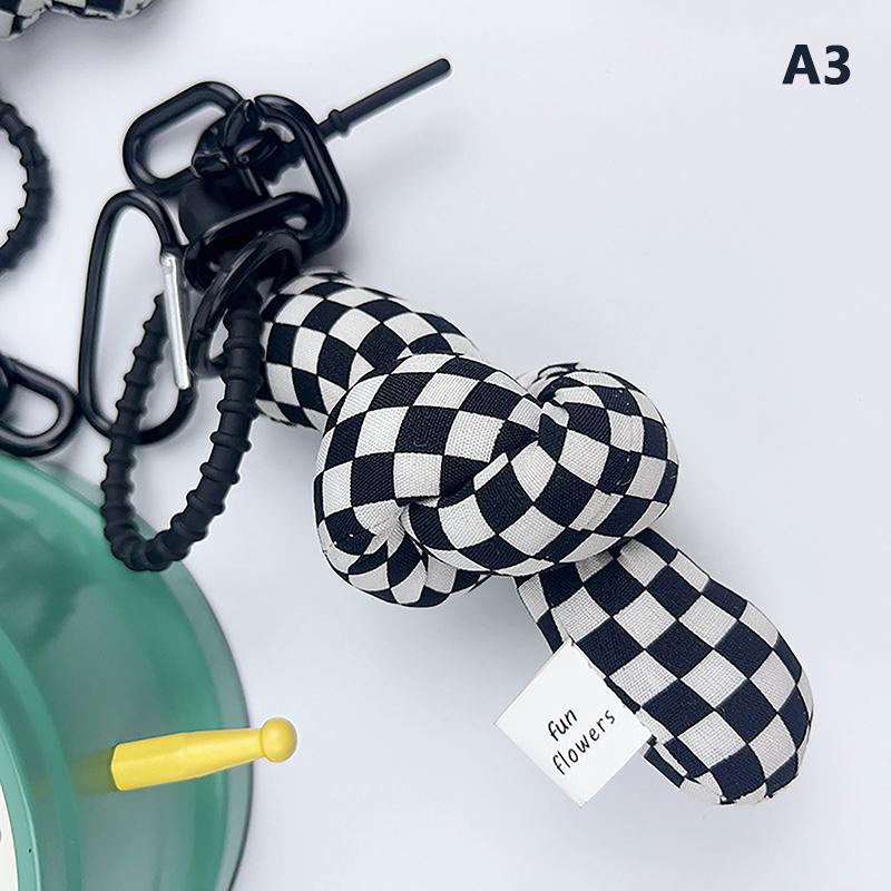 

Интернет-кулон со знаменитостями, черно-белая кукла-шахматная доска, брелок с витой пуговицей