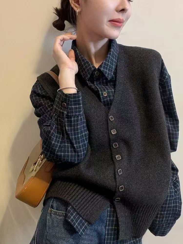 Korean Simple Solid Color V-neck Single-breasted Knitted Vest New Fashion Temperament Versatile Stacked Knitted Top