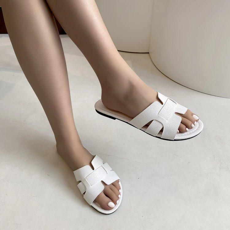 Large size flat-bottomed cool slippers 2025 new casual outer wear simple and fashionable square head beach soft-bottomed cool slippers