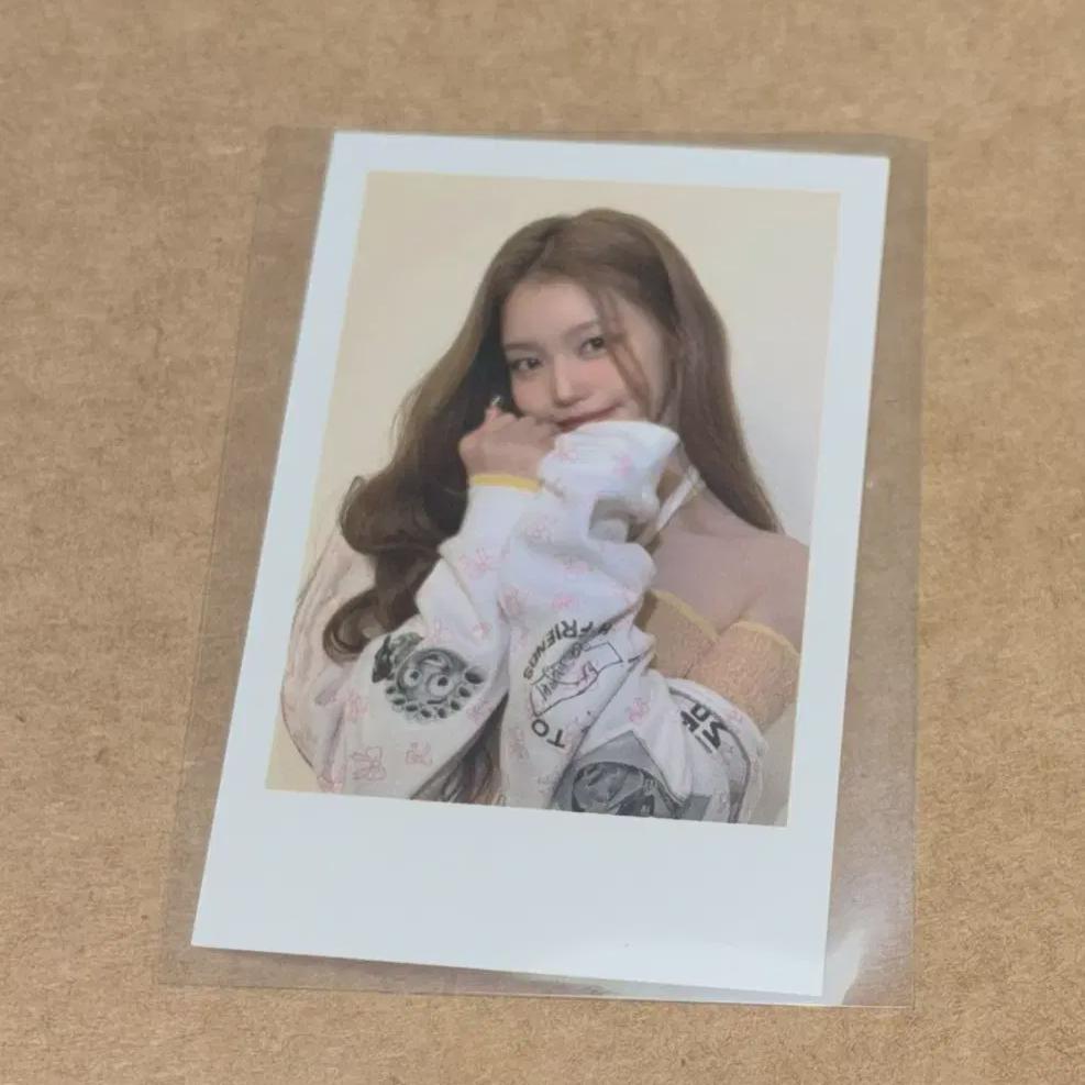 

Входной билет Iizuna Jeongsebi Pop-up Polaroid