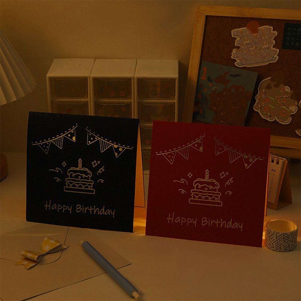 Hålristning 3D Tårta Födelsedagskort med Kuvert Unikt Pop-Up Hälsningskort Roligt Vikbart LED-ljus Pop-Up Kort