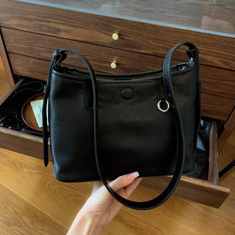 New Bag Women's Fashion Shoulder Bag Versatile Commuter Messenger Bag