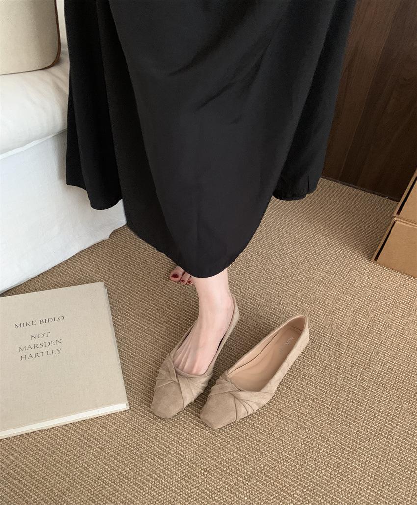 

Commuting versatile single shoes women s shoes spring and autumn 2025 new shallow mouth square head gentle evening breeze with skirt temperament la 39 абрикосовый