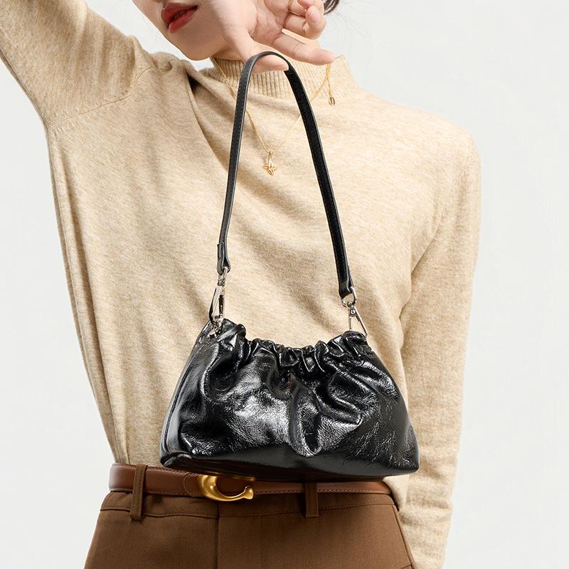 High End Chain Leather Women's Pleated Cloud Bag Korean Small Crossbody Bag Versatile Adjustable Shoulder Strap Commuting Bag