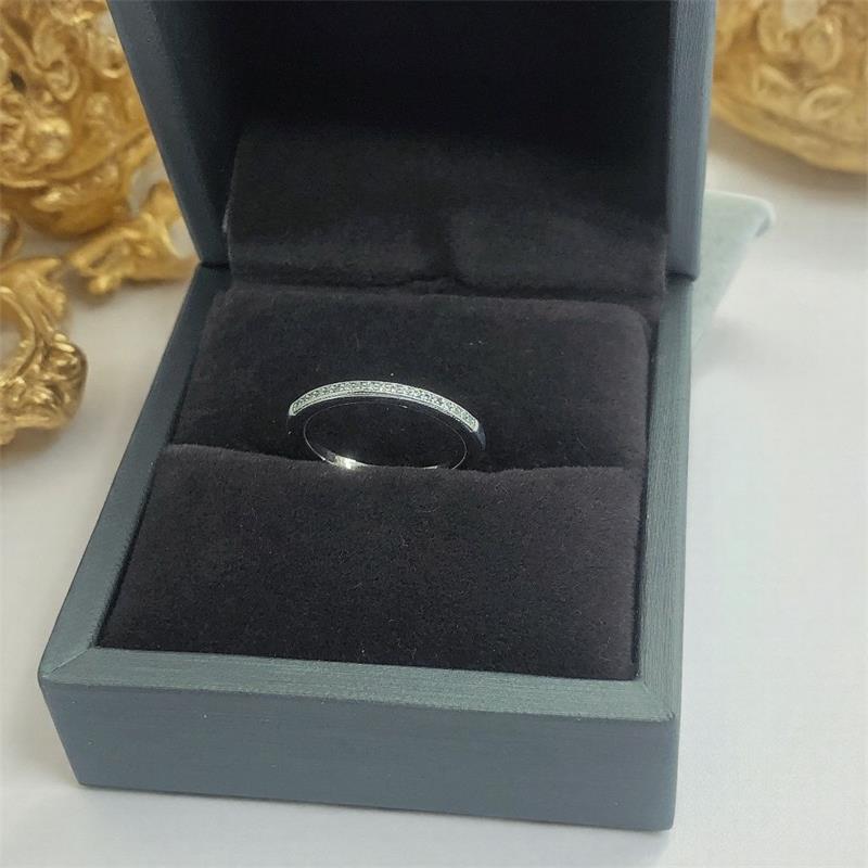 Fashionable Single Row Diamond Ring - Simple yet Stylish
