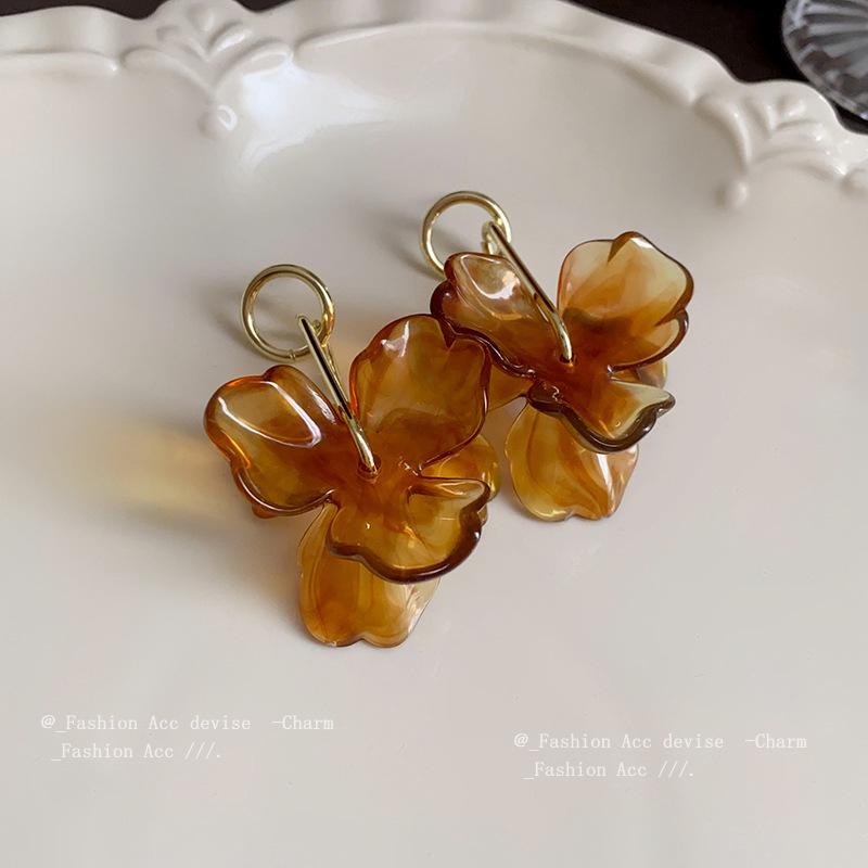 Retro Silver Needle Heart Stud Earrings: Luxury Fashion Design for Women