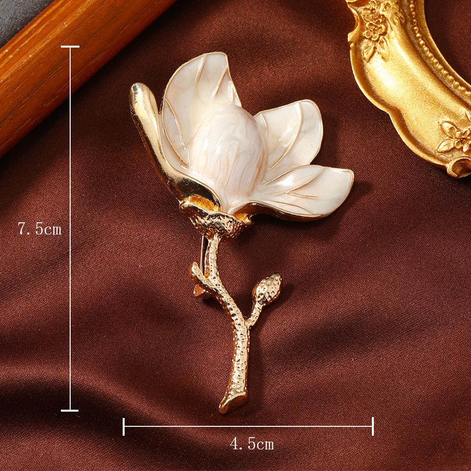 

Vintage Middle Design Pendant Rhinestone Brooches Badges For Women Men Classic Palace Baroque Crystal Suit Coat Pins Corsages