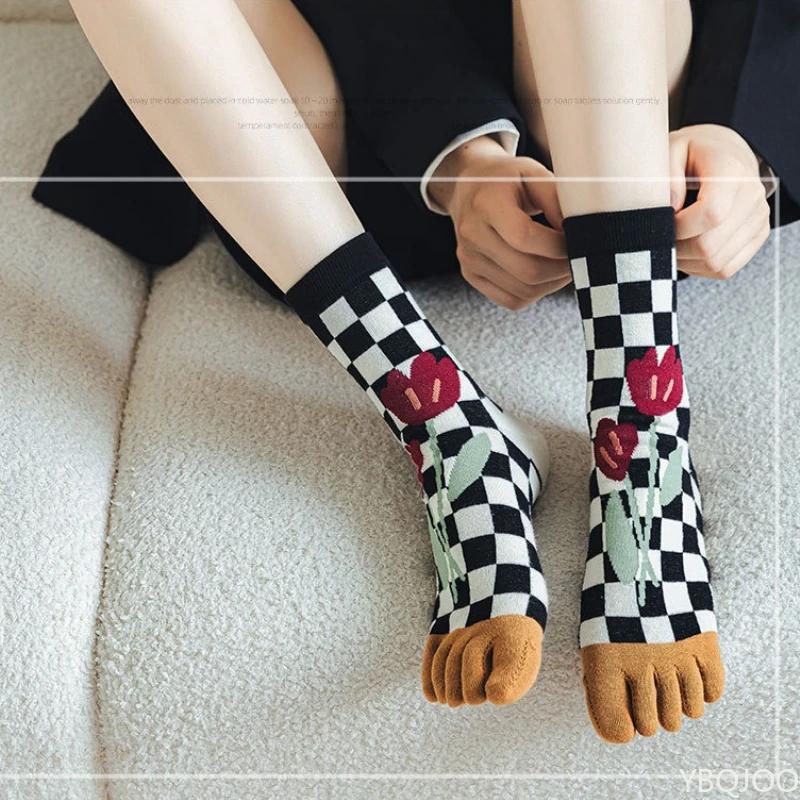 3 Paar Hohe Schönheit Mittellange Ganzjahres Trendige Vielseitige Damen Fünf-Zehen-Socken Süße Retro Atmungsaktive Modische Socken