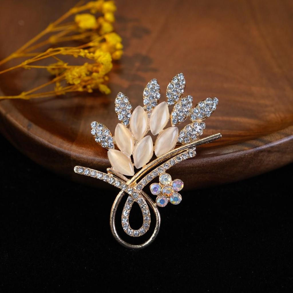 Elegant Cat's Eye Butterfly Brooch with Rhinestones - Anti-Slip and Versatile Design