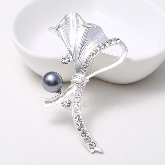 Hohe Qualität Design Einfache Wind Brosche Brust Blatt Typ Perle Brosche Mode Unregelmäßige Anlage Party Kleidung Brosche Geschenk