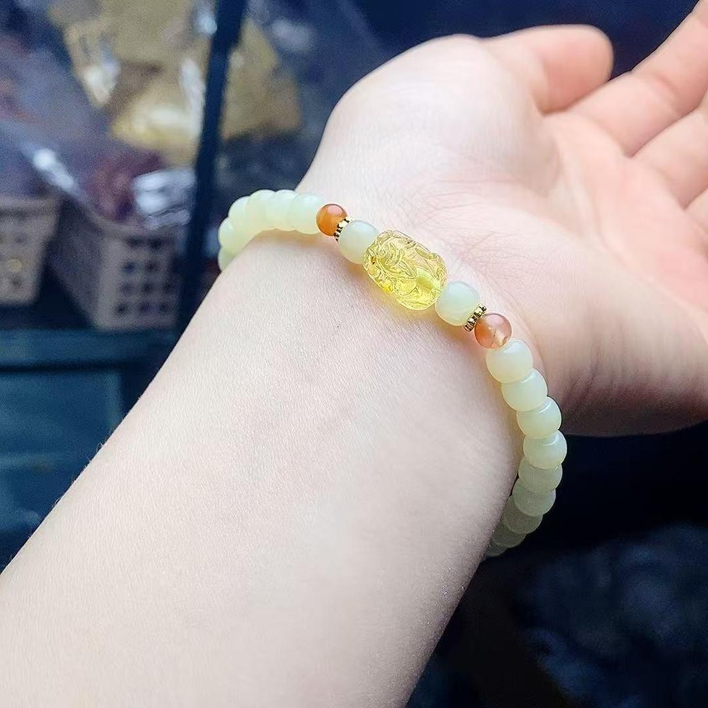 Hetian Jade Pixiu Bead Bracelet: Elegant, Versatile, High-End Fashion for Men and Women.