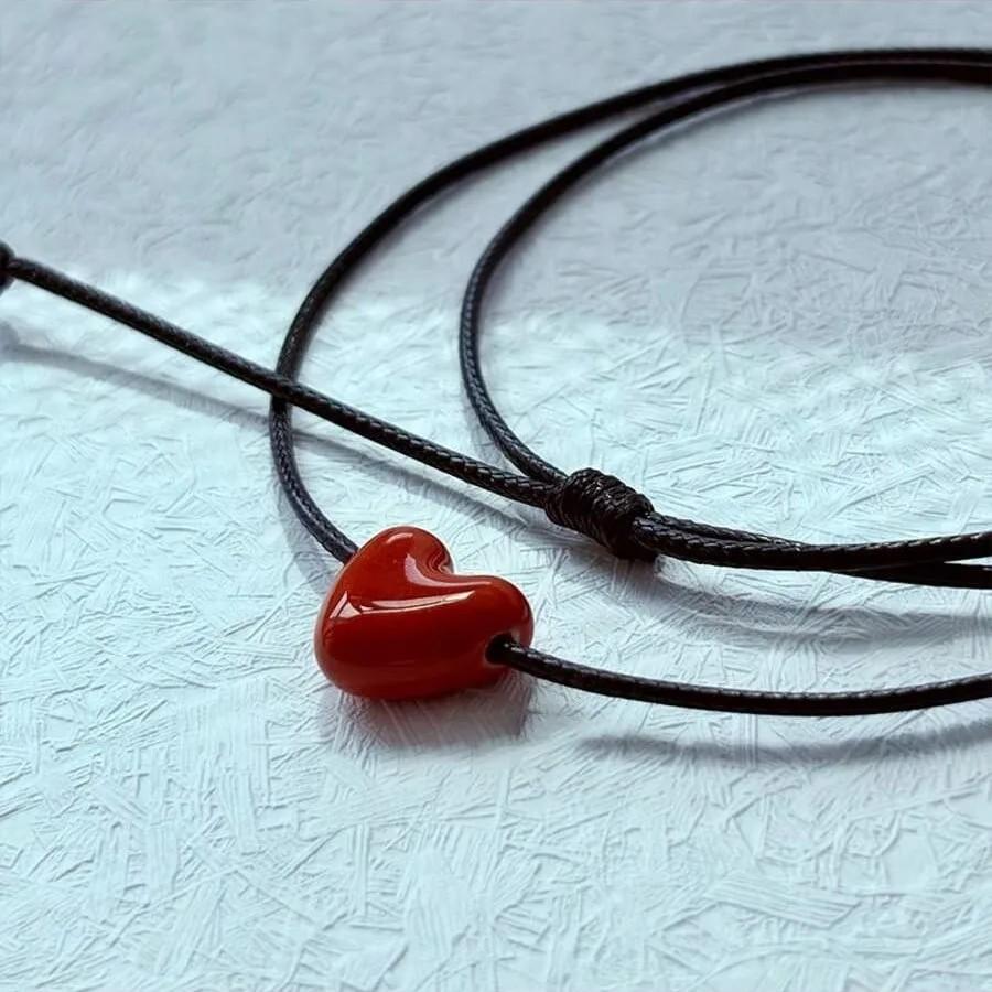 Moda Coreana Cavo Intrecciato Lungo Nero Ciondolo Cuore Rosso in Ceramica Collana per Donna Gioielli Minimalisti Eleganti Retro Y2K Regalo