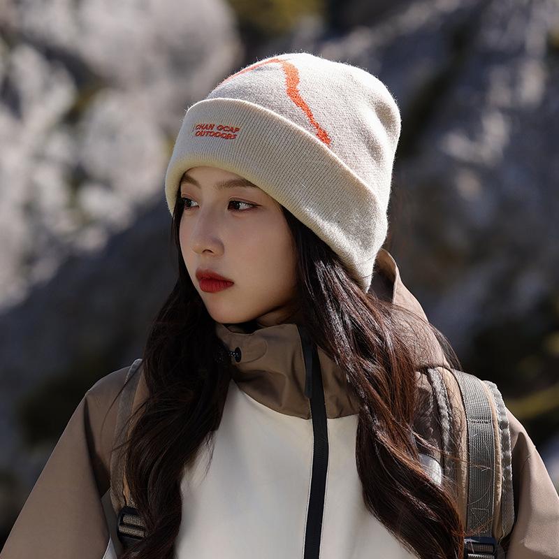 American Letter Jacquard Knitted Hat for Women in Autumn and Winter Warm and Ear Protecting Woolen Hat Versatile Face Showing Small Baotou Cold Hat