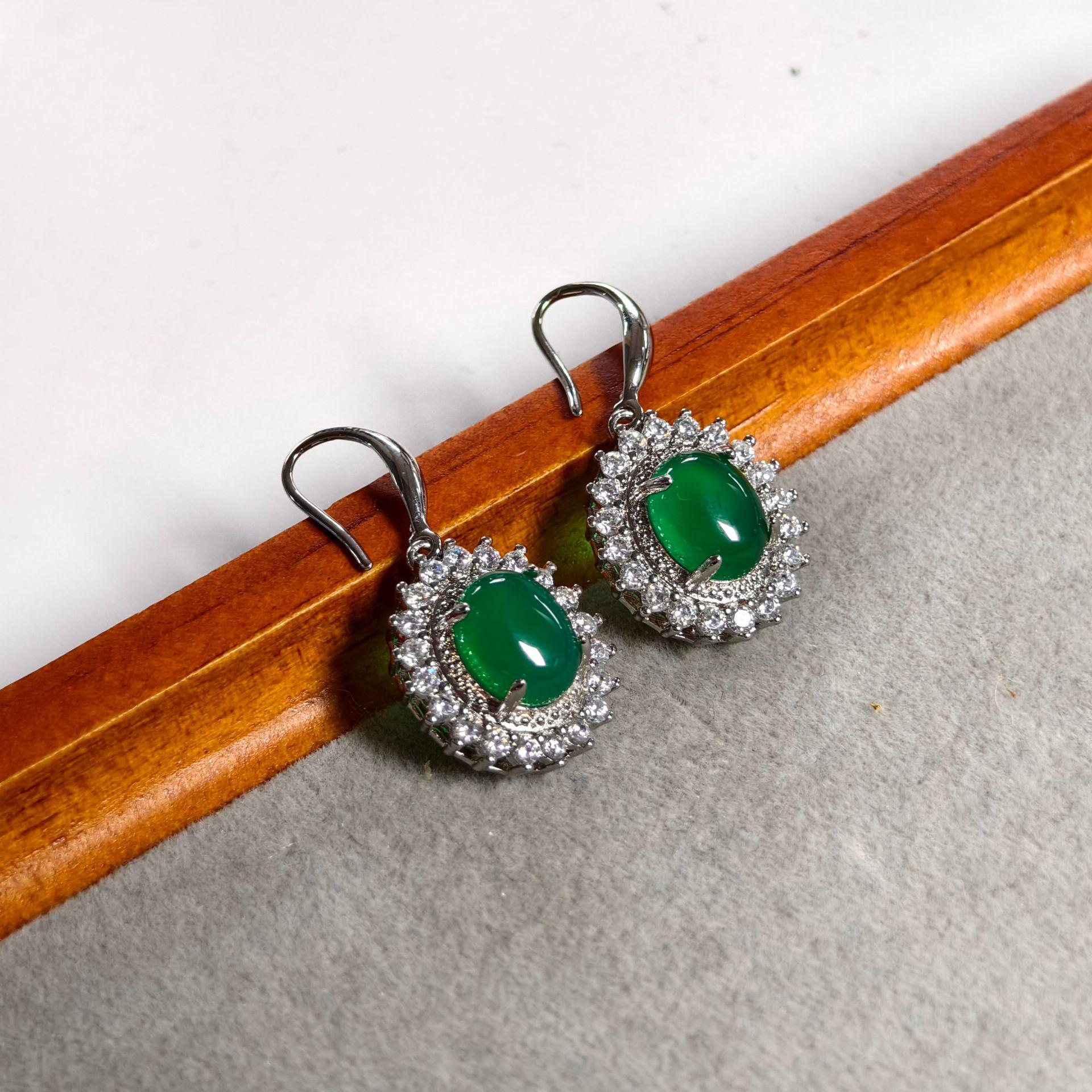Gessen Jewelry Green Chalcedony Retro Starburst Diamond Earrings