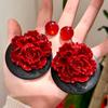 Eleganti Orecchini Peonia Rossa - alla Moda Stile Hong Kong con Petali Rossi in Legno Esagerati