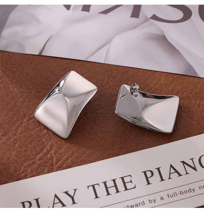 18K Gold-Plated Titanium Steel Rectangular Stud Earrings – Non-Fading, Smooth & Embossed Surface
