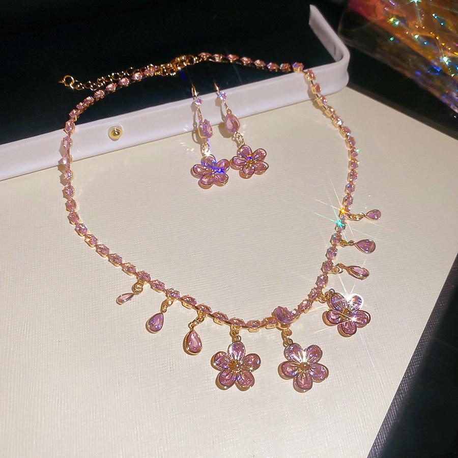 

Елегантний набір намисто та сережки з цирконом у формі метелика: Високоякісна модна біжутерія