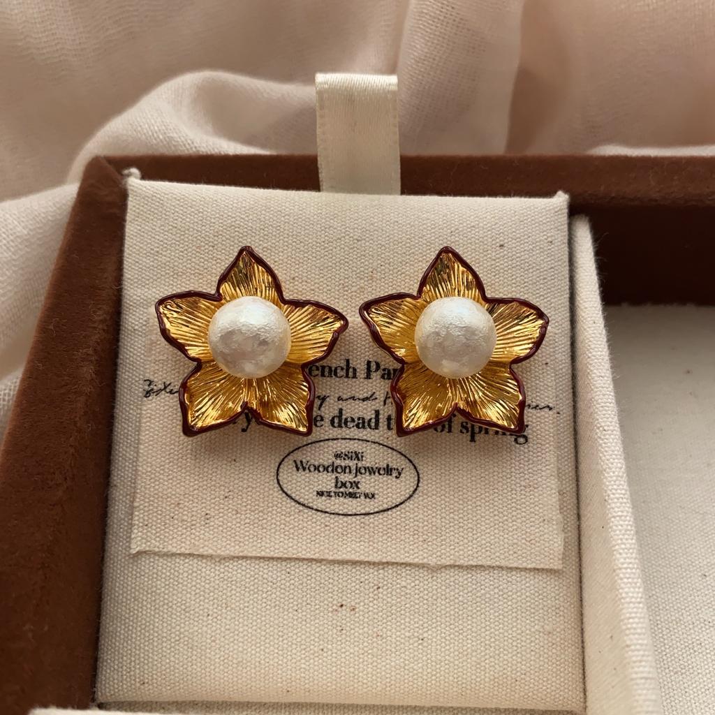 Three-Dimensional Gold Flower Pearl Stud Earrings Rose High-End Light Luxury Versatile Earrings Temperament French Retro