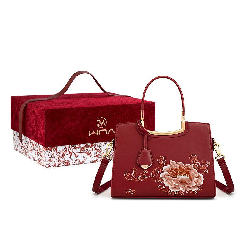 

Red Bridal Handbag Elegant Gifts for Moms Embroider Red velvet gift box