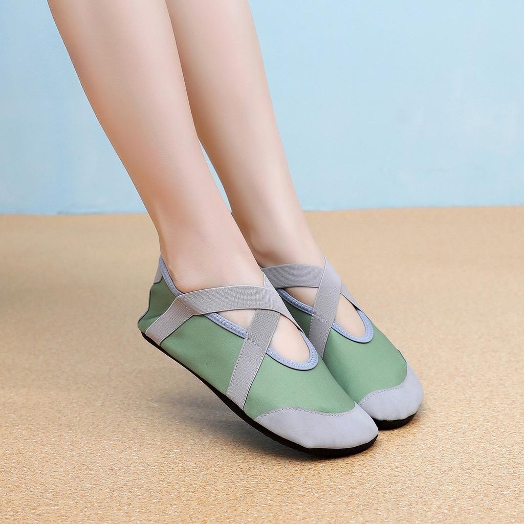 Water Shoes for Women Men Swim Aqua Socks Beach Pool Essentials Barefoot Surf Boat Kayak Sea Yoga Exercise Sport Accessories Breathable Quick-Dry