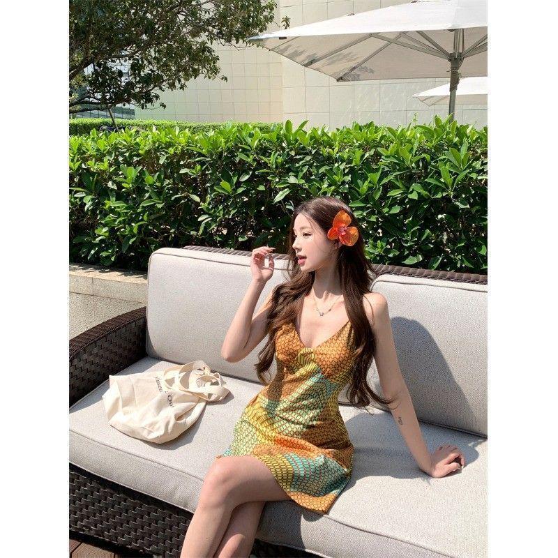 Women's Yellow Plaid V-Neck Camisole Dress – Slim Fit A-Line Skirt, Waist-Cinching Design for Summer Vacation