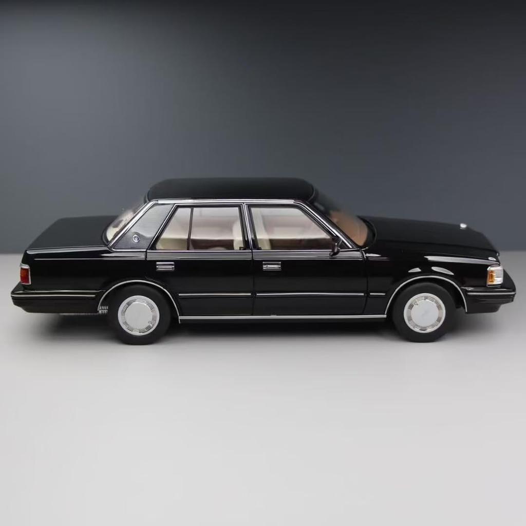Freestyle XiaoGuang Model Scale Toyota Crown MS122 Black Finished Model 1/18 (Beige Interior) 8250612B-2
